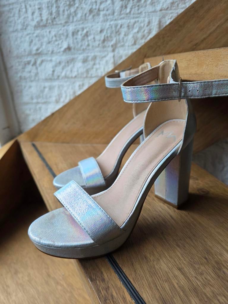 Zilverkleurige sandalen met blokhak holografisch, Kleding | Dames, Schoenen, Overige kleuren, Sandalen of Muiltjes, Ophalen of Verzenden