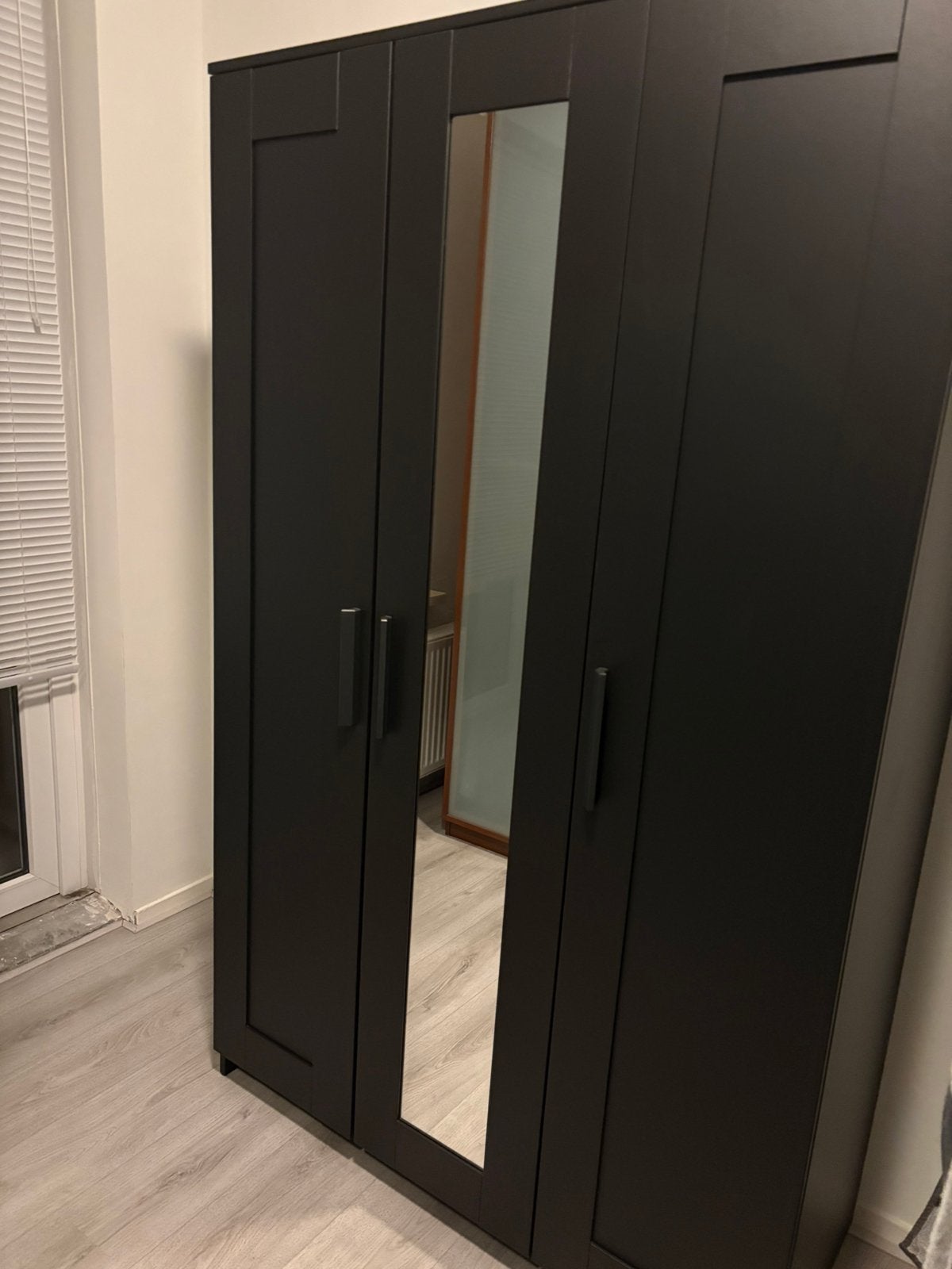 Te koop zwarte kleding kast, Ophalen, 100 tot 150 cm, Zo goed als nieuw, 150 tot 200 cm