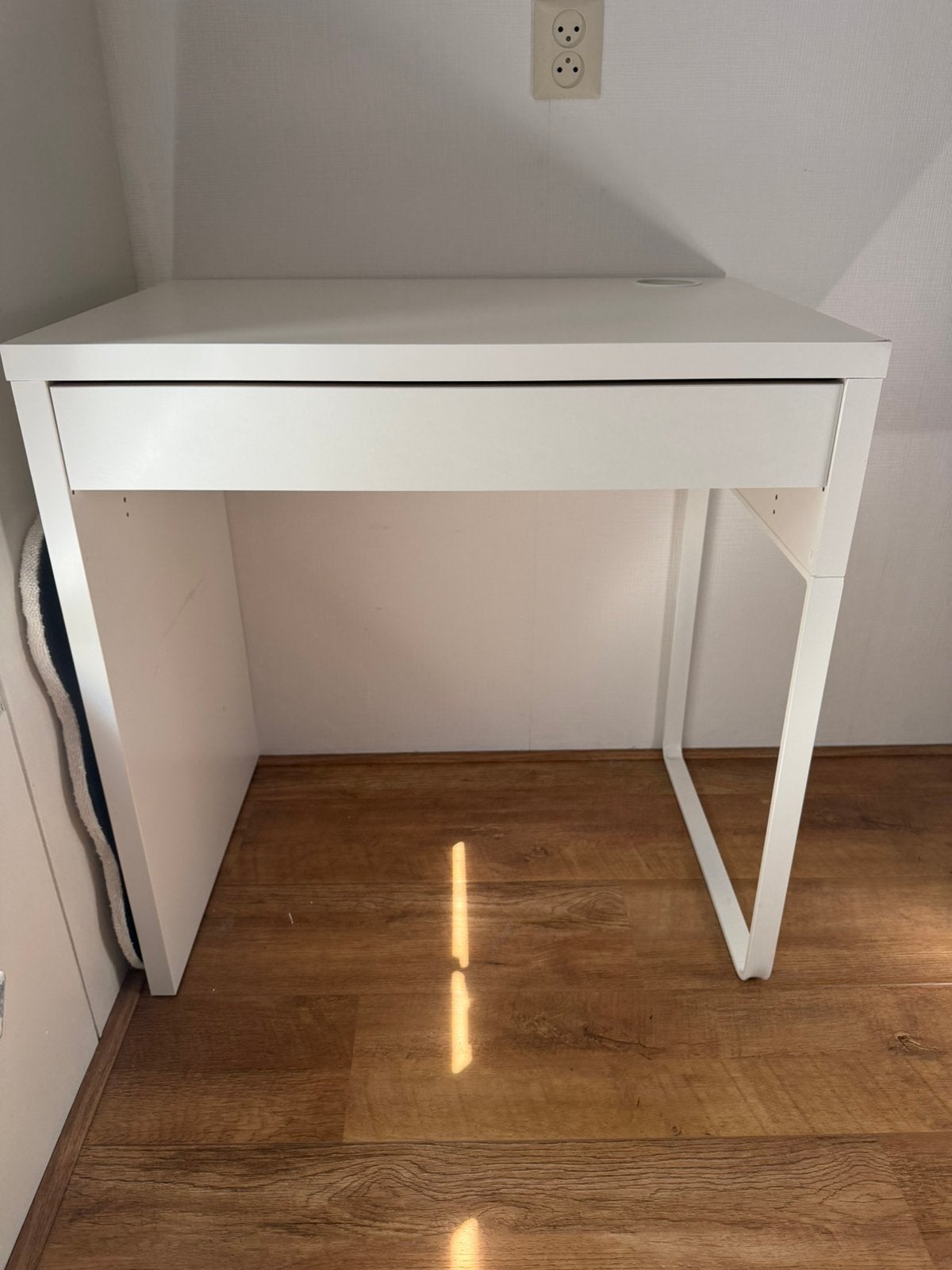 Ikea micke bureau wit, Ophalen, Zo goed als nieuw