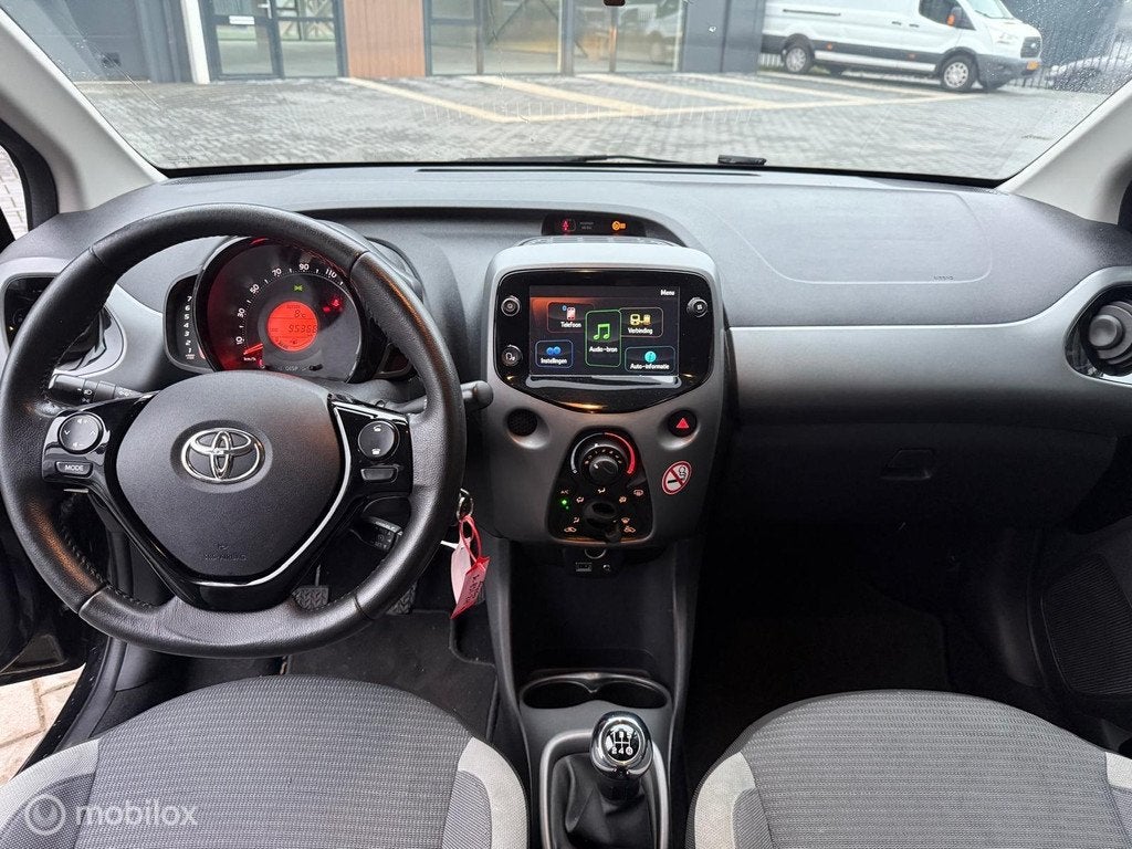 Toyota Aygo 1.0 VVT-i x-joy Nap Carplay Airco NAP, Voorwielaandrijving, Gebruikt, Euro 6, 4 stoelen
