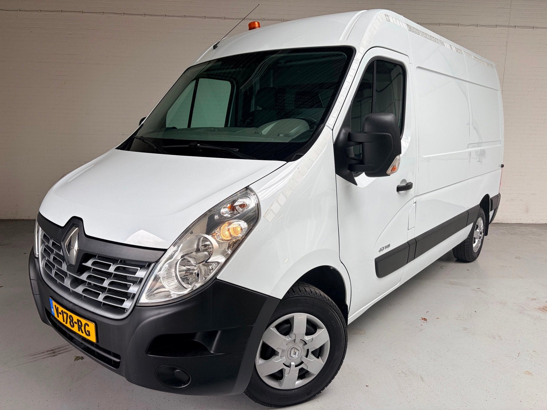 Renault Master Servicewagen T35 2.3 dCi 145pk euro6 L2H2 BOT, Voorwielaandrijving, Dealer onderhouden, Stof, Gebruikt