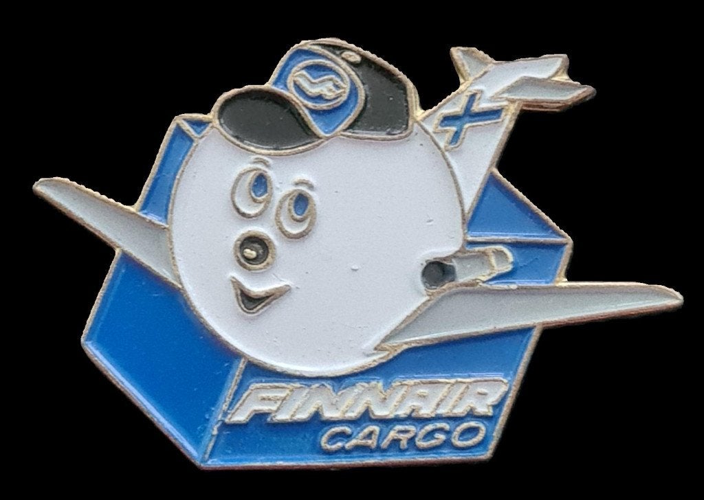 Finnair Cargo pin- blauw-wit gelakt, Verzenden, Nieuw, Transport, Speldje of Pin