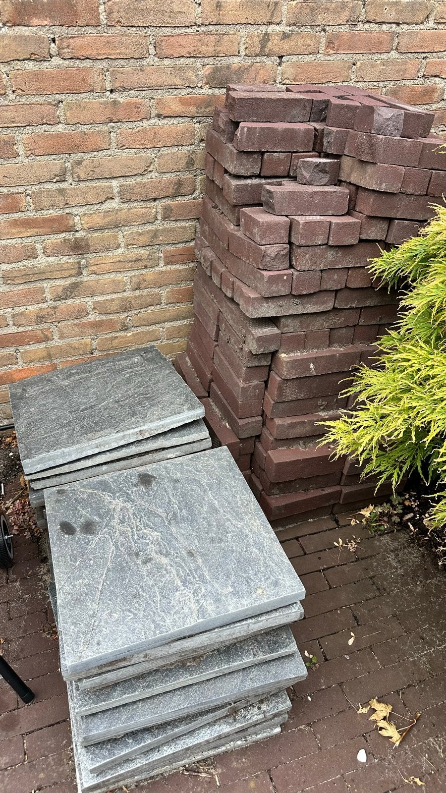 Natuursteen tegels (30x30) en klinkers (ca. 200 stuks), Tuin en Terras, Tegels en Klinkers, Ophalen, Gebruikt, Klinkers, Natuursteen