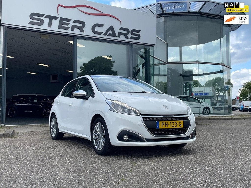 Peugeot 208 1.2 PureTech Allure|Nieuw Motor|Panorama|Navi|Cr, Auto's, Peugeot, 1199 cc, 82 pk, Origineel Nederlands, Bedrijf