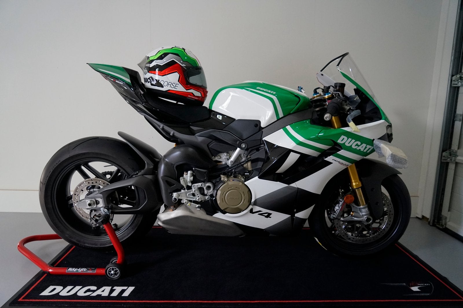 Ducati Panigale V4 Tricolore Limited Edition 1/1000 NIEUWBTW, Motoren, Bedrijf, Super Sport, Meer dan 35 kW, Handgeschakeld