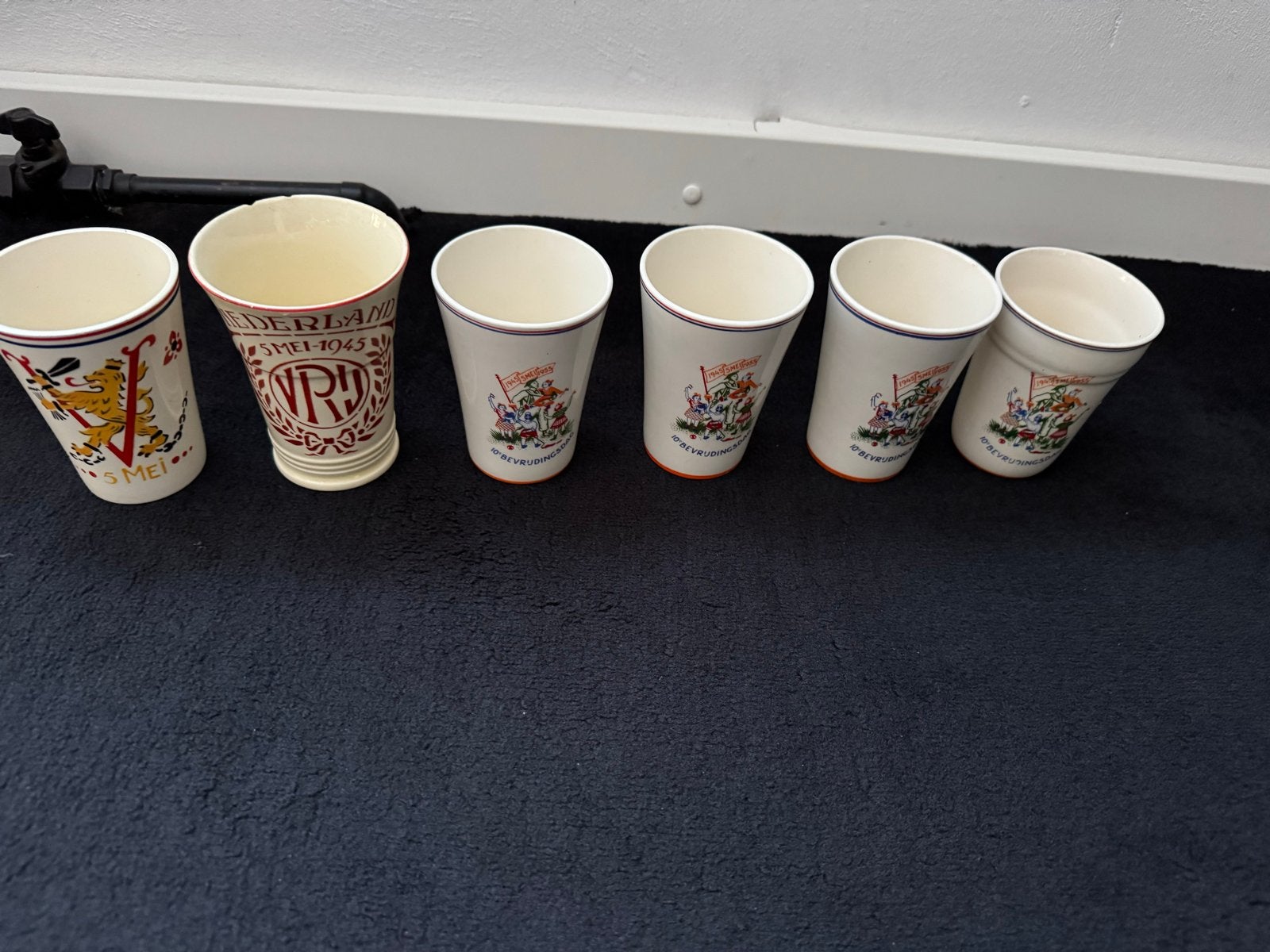 Set van 6 Bevrijdingsdag herdenkingsbekers 1945-1955, Ophalen of Verzenden