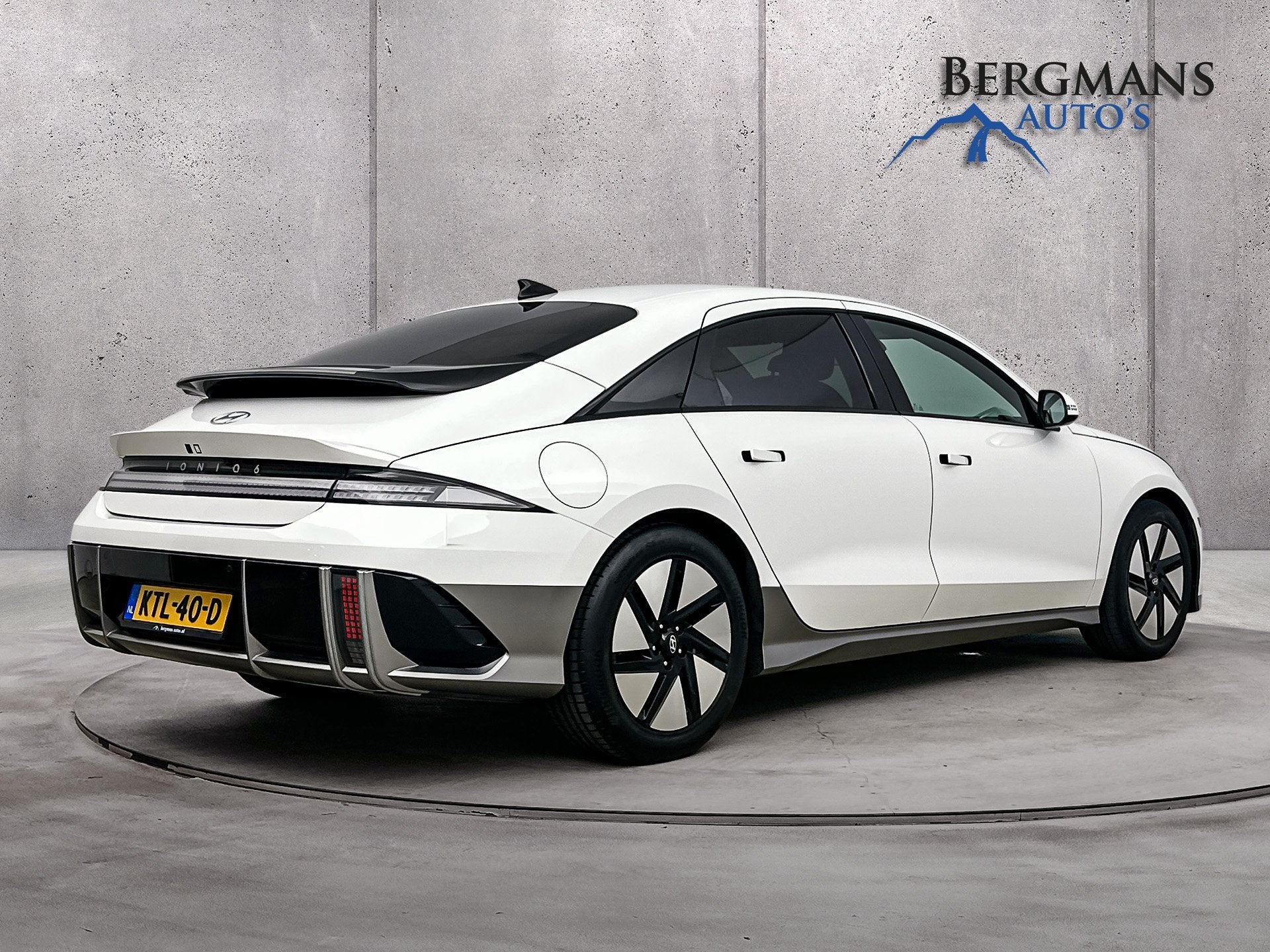Hyundai IONIQ 6 - Connect 77.4 kWh // DEALERONDERHOUDEN // E, Auto's, Hyundai, Gebruikt, Zwart, 1885 kg, Wit