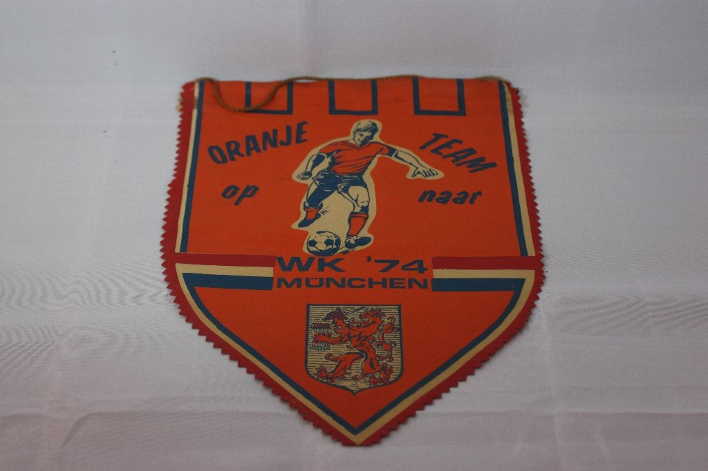 Origineel Oranje vaantje Oranje Team op naar WK '74 München, Verzamelen, Sportartikelen en Voetbal, Ophalen of Verzenden, Gebruikt