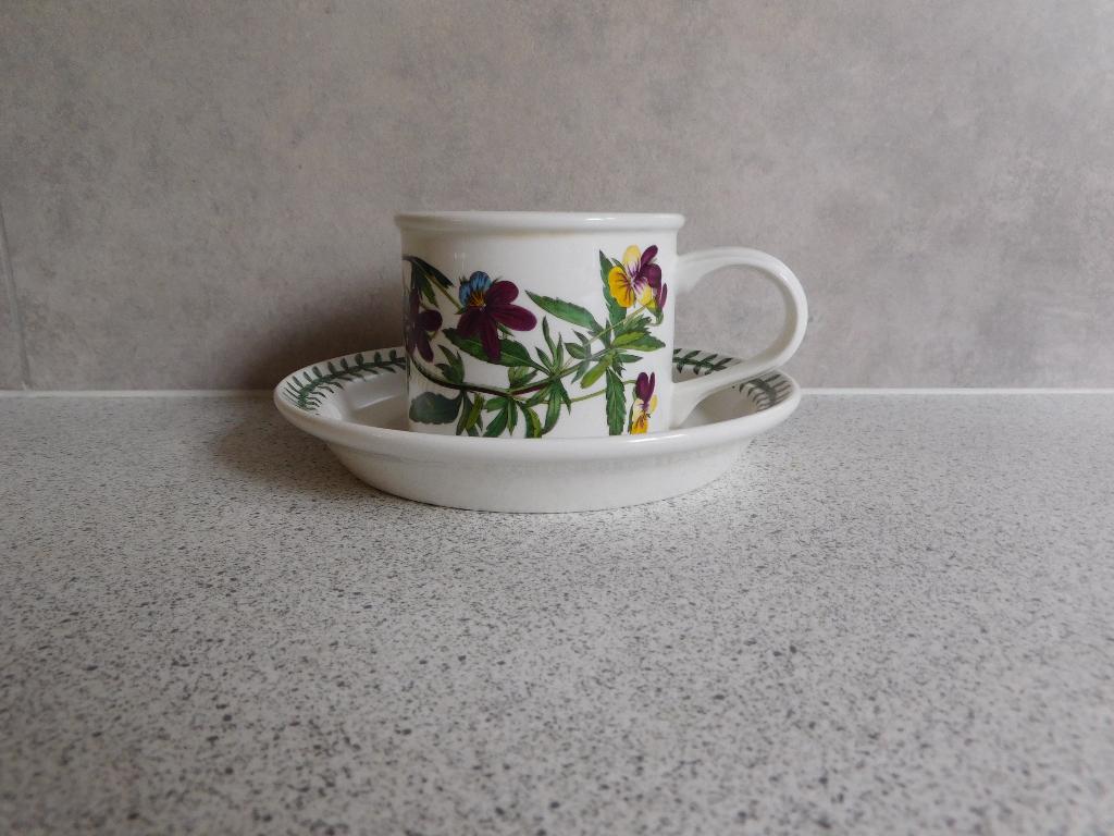 Kop en schotel 220 ml. Viola Botanic Garden Portmeirion, Huis en Inrichting, Keuken | Servies, Ophalen of Verzenden, Zo goed als nieuw