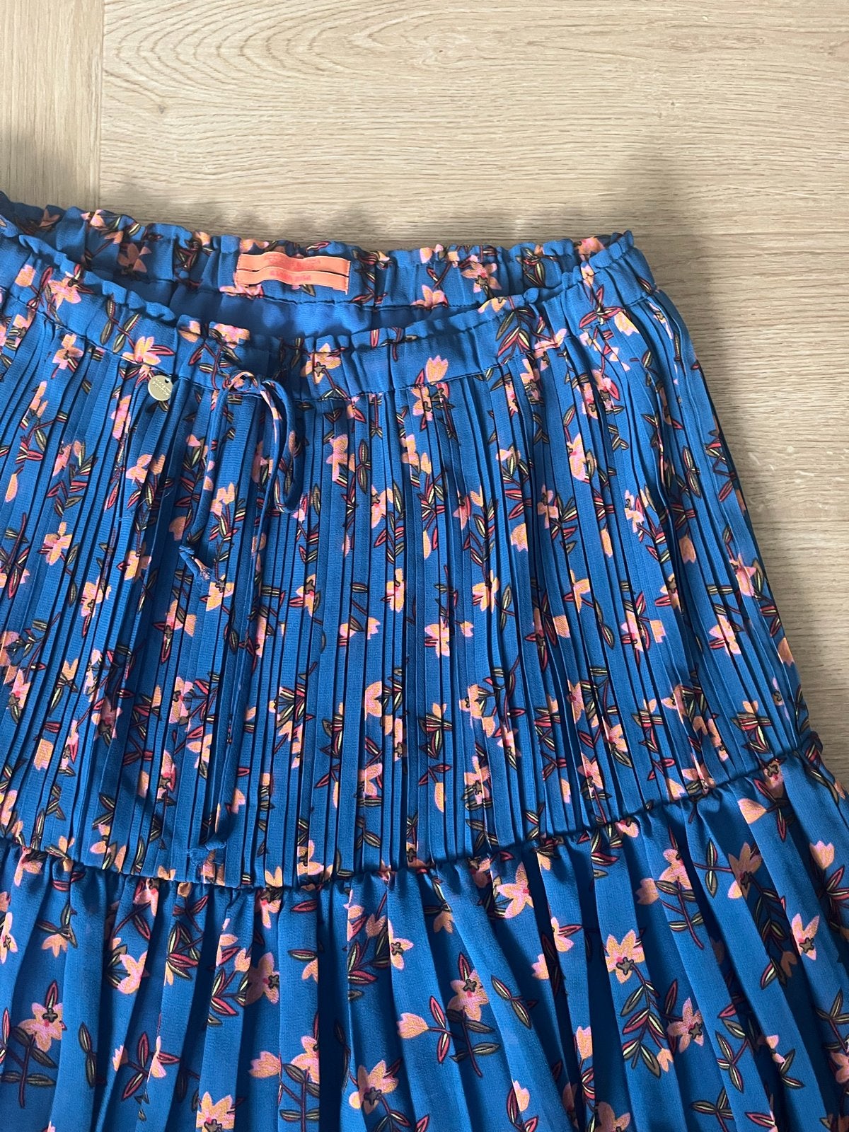 Maison Scotch rok maat M - Blauw met roze bloemen, Maat 38/40 (M), Blauw, Ophalen of Verzenden, Zo goed als nieuw