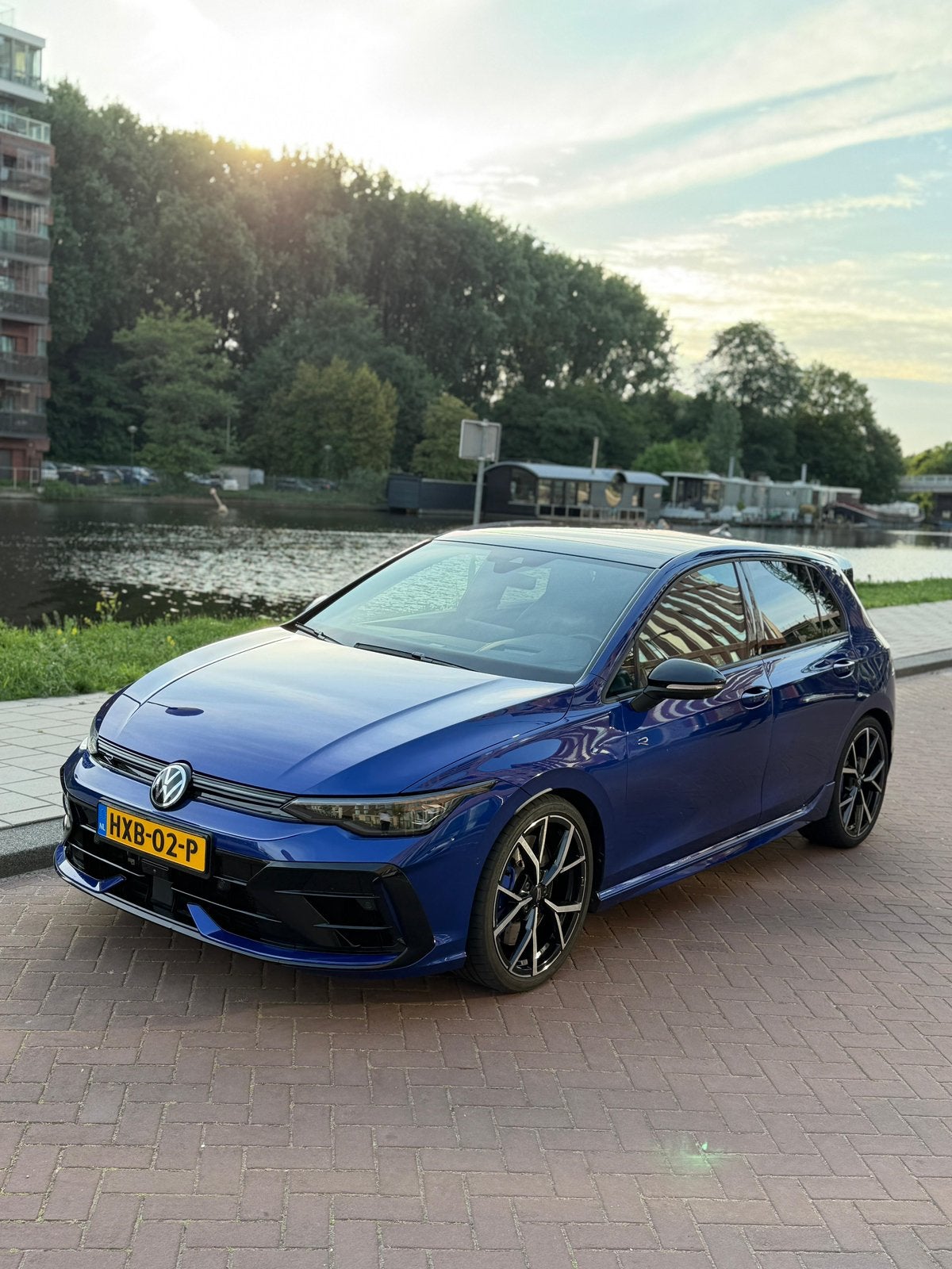 Volkswagen Golf R 8,5 333 pk | Akrapovic | HUD | Pano | 360, Automaat, 4 cilinders, 1984 cc, Blauw