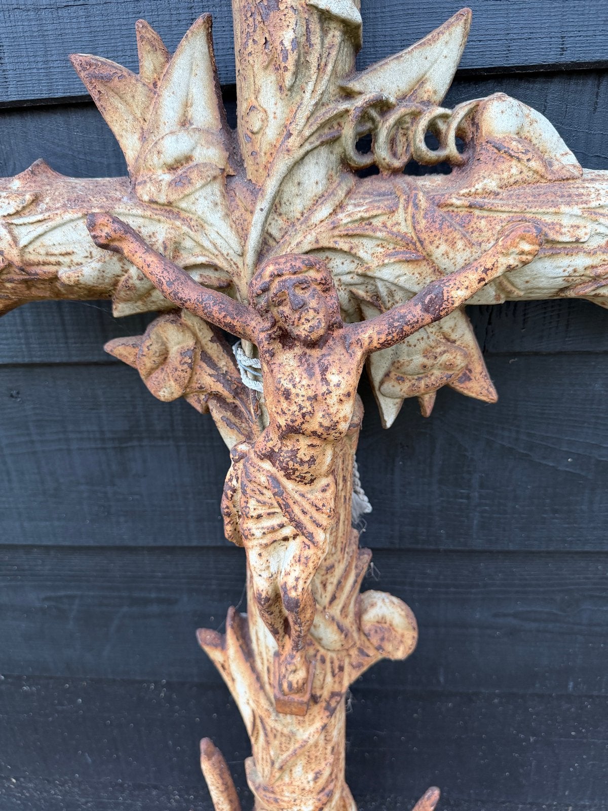 Antiek gietijzeren kruis met Christusfiguur, Antiek en Kunst, Antiek | Religie, Ophalen