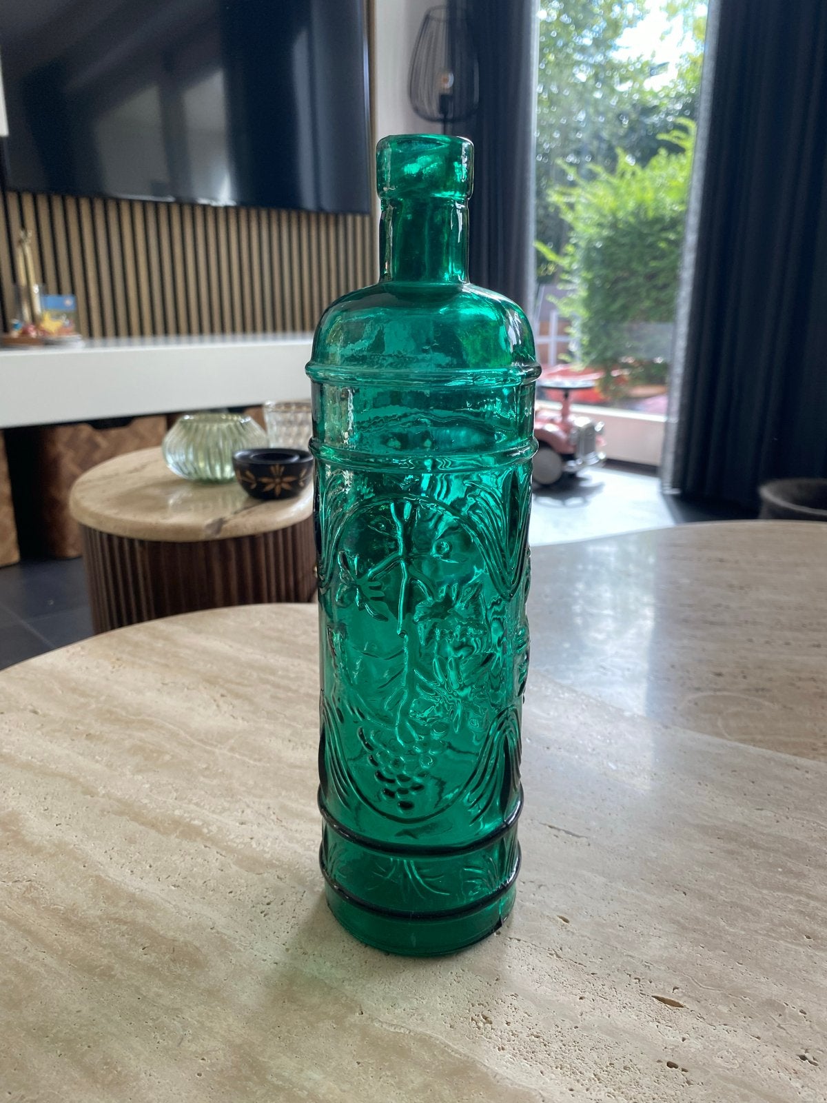 Groene Glazen Fles met Reliëf Druivenmotief, Ophalen