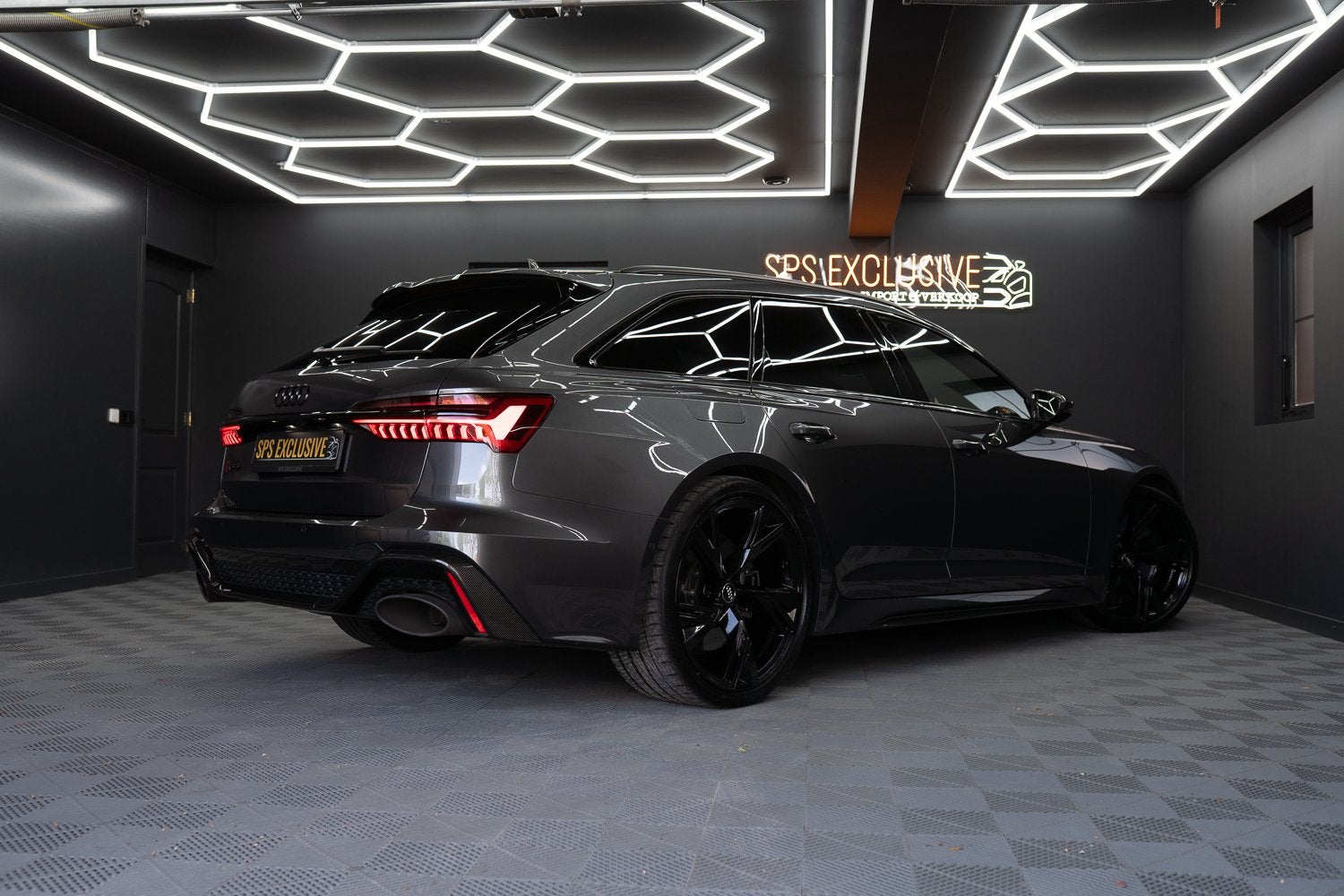 Audi A6 Avant RS 6 TFSI quattro / B&O 3d/ Milltek / Keramisc, Automaat, RS6, Leder, Vierwielaandrijving