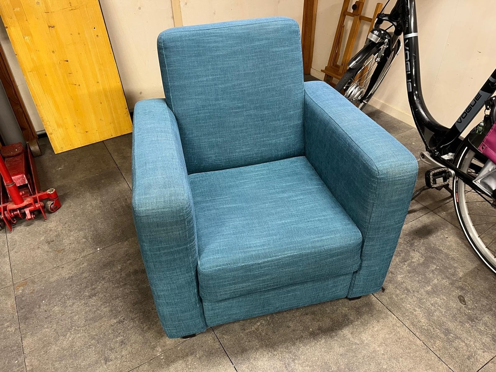 GRATIS    Blauwe stoel / fauteuil  sterke meubelstof, Ophalen, 75 tot 100 cm, 50 tot 75 cm