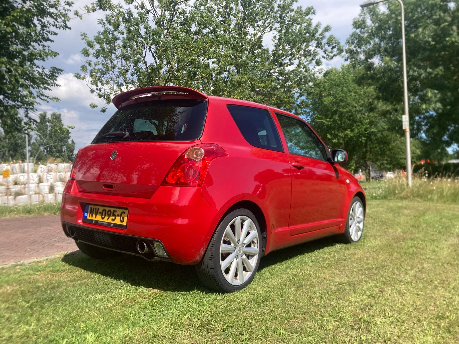 Suzuki Swift 1.6 3D 2008 Rood, Auto's, Voorwielaandrijving, 1005 kg, 40 €/maand, Zwart