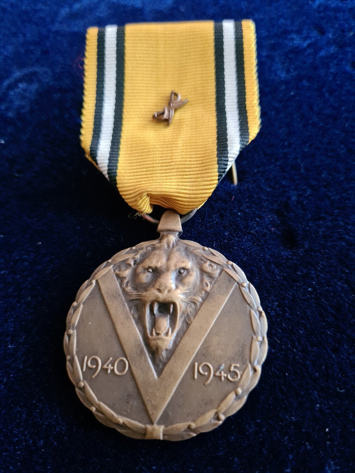 Oorlogsherinneringskruis 1940-1945 met gesp, Verzamelen, Ophalen of Verzenden, Overige soorten, Nederland, Lintje, Medaille of Wings