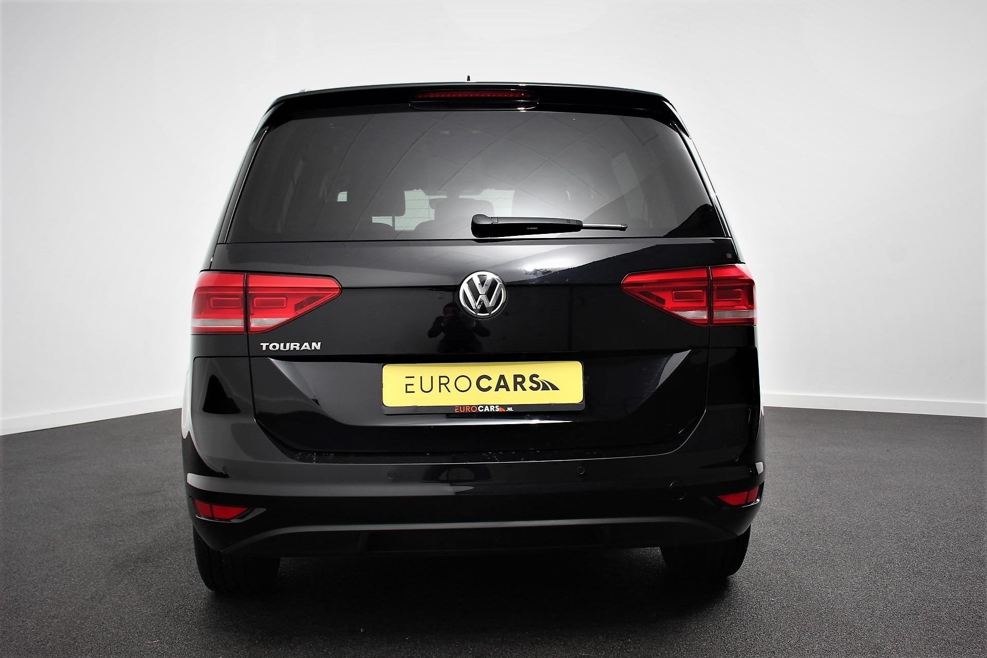 Volkswagen Touran 1.5 TSI 150pk DSG Comfortline 7p Navigatie, Stof, Zwart, 4 cilinders, 150 pk