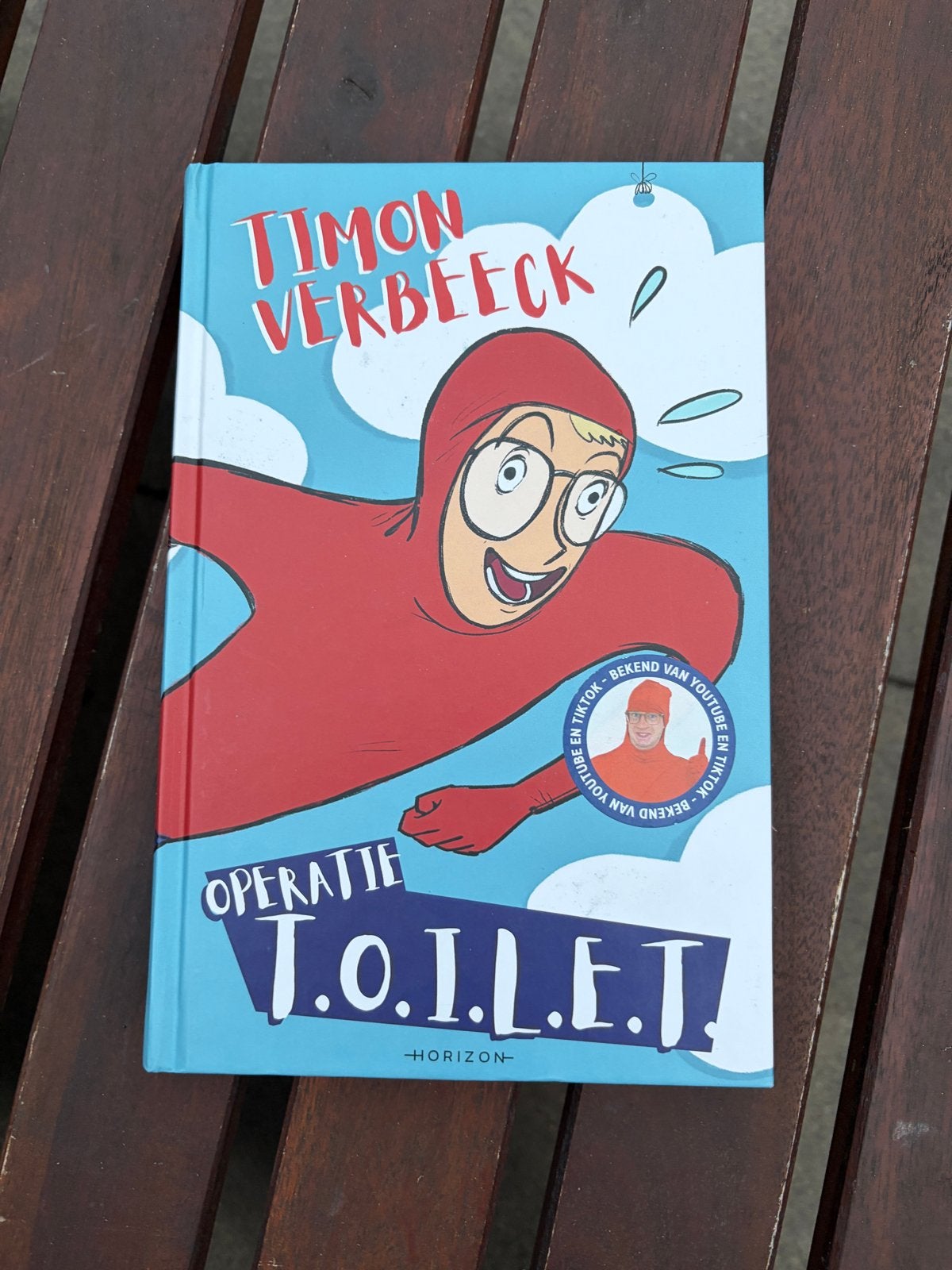 Timon Verbeeck - Operatie T.O.I.L.E.T. (Zo goed als nieuw), Boeken, Ophalen of Verzenden, Zo goed als nieuw, Fictie algemeen