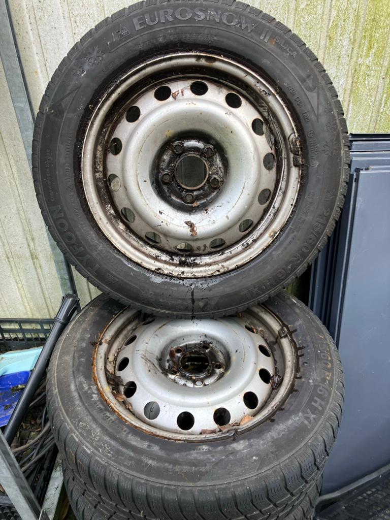 Tyfoon Eurosnow II Winterbanden op stalen velgen 215/60 R16, Auto-onderdelen, Ophalen of Verzenden, Gebruikt