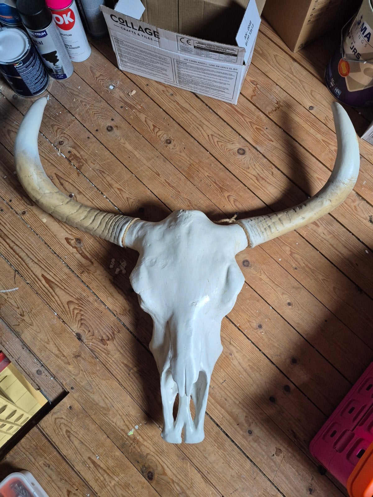 Decoratieve schedel met hoorns - 75 cm breed, Huis en Inrichting, Ophalen, Gebruikt, Overige materialen, Overige stijlen