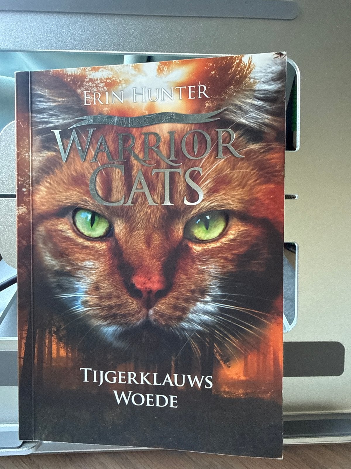 Warrior Cats: Tijgerklauws Woede - Erin Hunter, Boeken, Ophalen of Verzenden, Zo goed als nieuw
