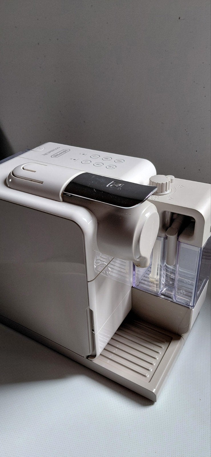 De'Longhi Nespresso Lattissima, Ophalen, Koffiepads en cups, Koffiemachine, Zo goed als nieuw