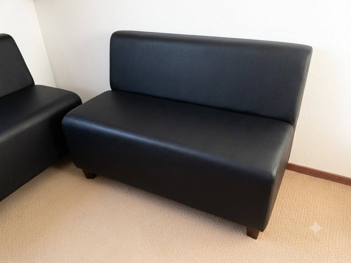 Twee kunstleder bankjes -  120 breed 65 diep 75cm hoog, Huis en Inrichting, Banken | Voetenbanken en Poefen, Ophalen, Gebruikt