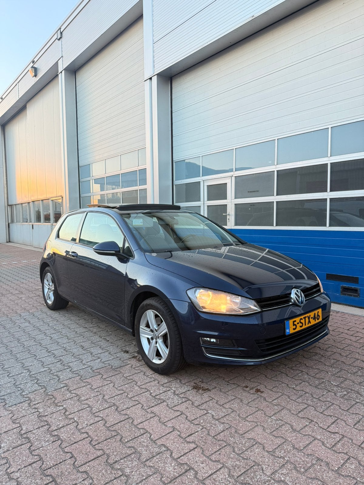 Volkswagen Golf 7 1.4 TSI automaat DEALER ONDERHOUDEN, Auto's, 4 cilinders, Blauw, 620 kg, Origineel Nederlands
