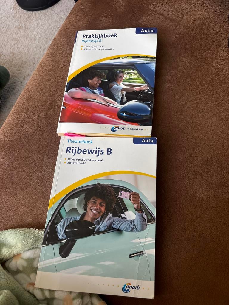 ANWB Auto Theorieboek + Praktijkboek Rijbewijs B, Boeken, Auto's | Boeken, Ophalen, Zo goed als nieuw, Algemeen