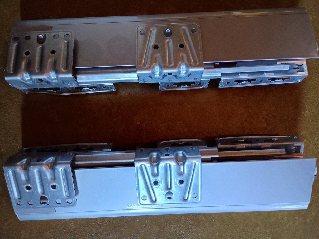 rails / ladegeleider set metaal (keuken), Huis en Inrichting, Keuken | Keukenelementen, 75 cm of meer, Zo goed als nieuw, Minder dan 100 cm