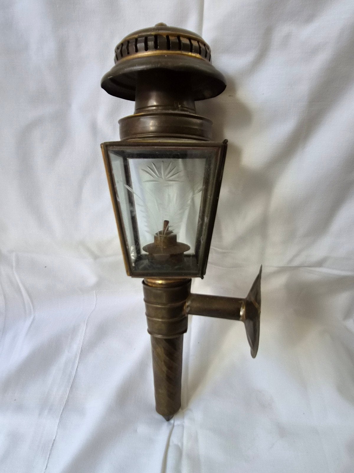 Antieke koperen koetslamp met geëtst glas, Antiek en Kunst, Antiek | Lampen, Ophalen of Verzenden