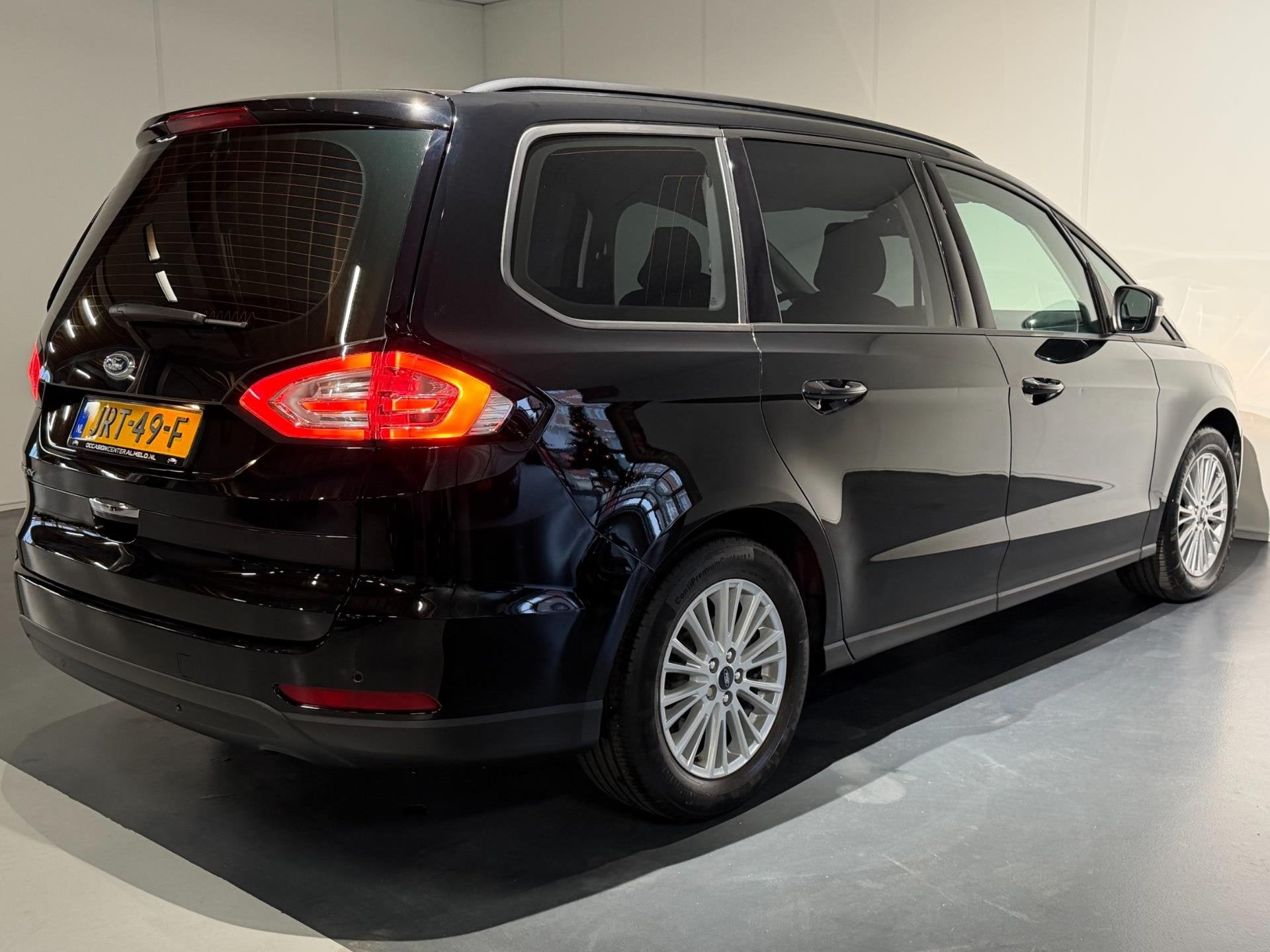 Ford Galaxy 1.5 Titanium 7p /Clima/Cruise/PDC/NAVI/CarPlay/L, Auto's, Ford, Voorwielaandrijving, 4 cilinders, 7 stoelen, Zwart