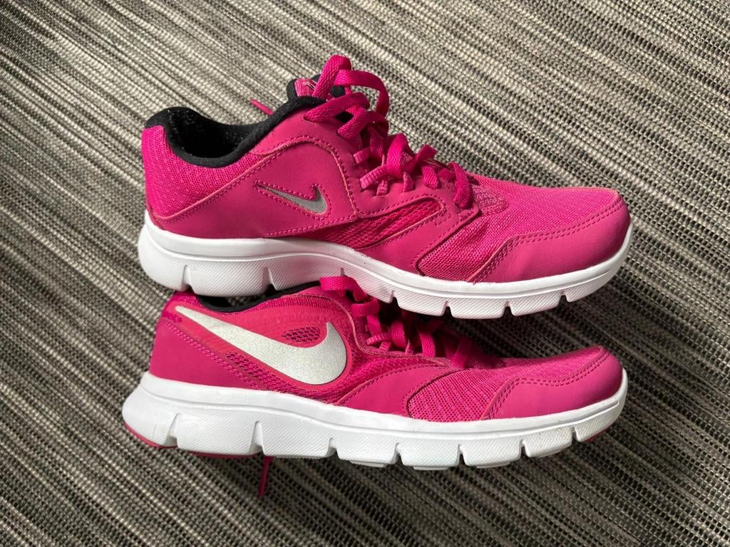 Nike fuchsia sneakers maat 36.5, Ophalen of Verzenden, Zo goed als nieuw, Roze, Sneakers of Gympen