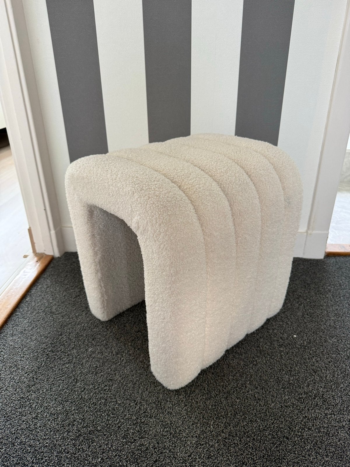 Crème beige wit off-white Bouclé Poef, Ophalen, Zo goed als nieuw, Overige materialen