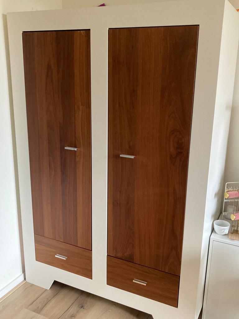 Complete kinderkamer: robuuste kast en commode – goede staat, Ophalen, Gebruikt, Jongetje of Meisje