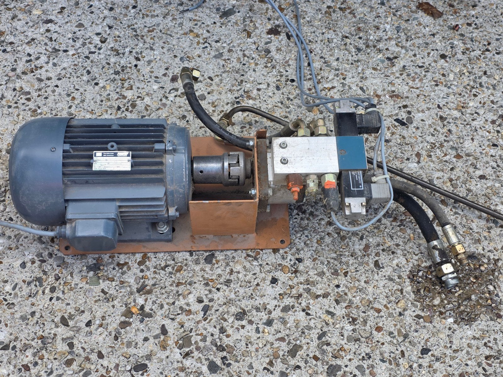 Hydraulische pomp met elektromotor, Ophalen