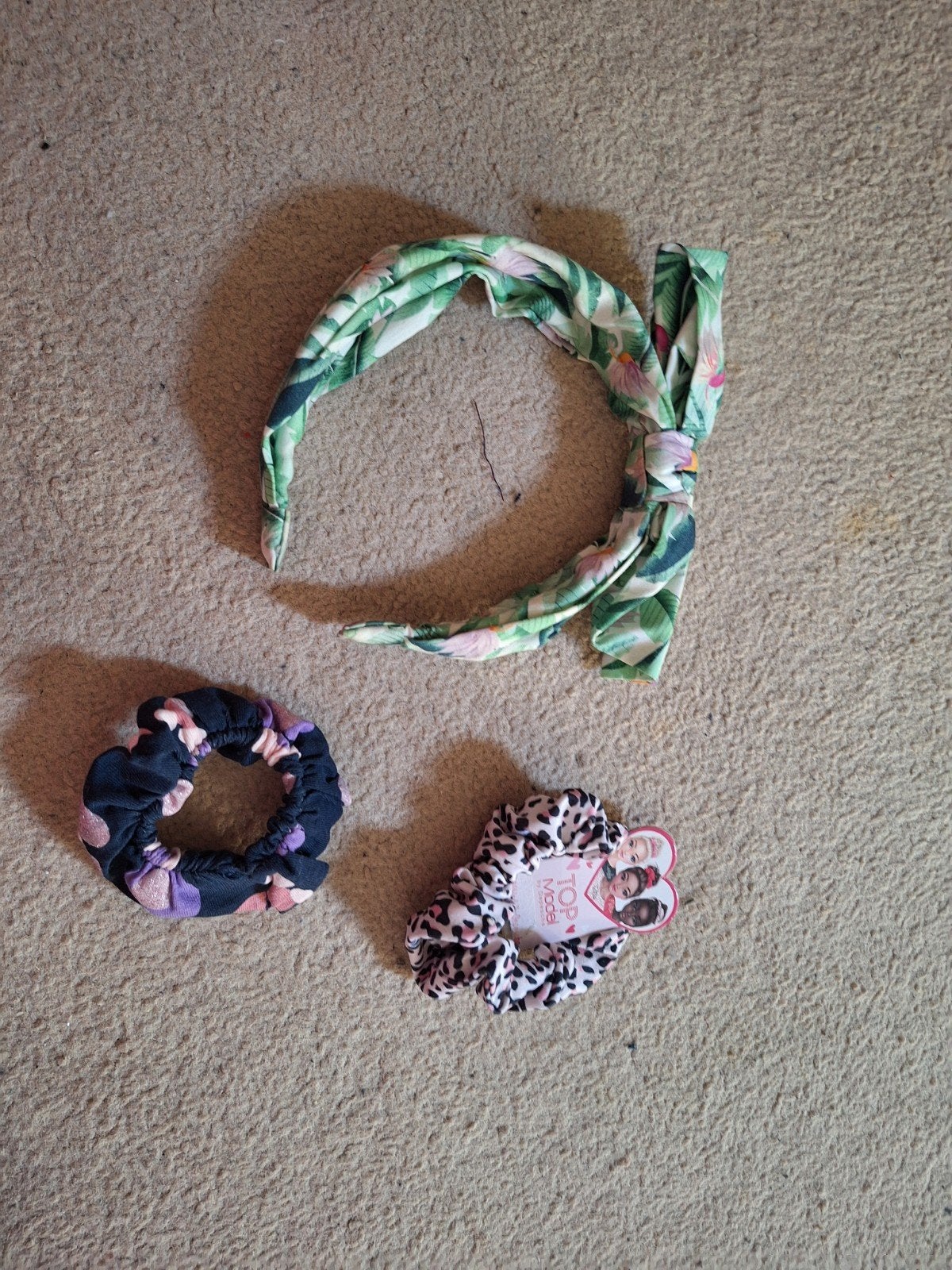 Haarband en scrunchies set - Nieuw, Ophalen of Verzenden, Zo goed als nieuw