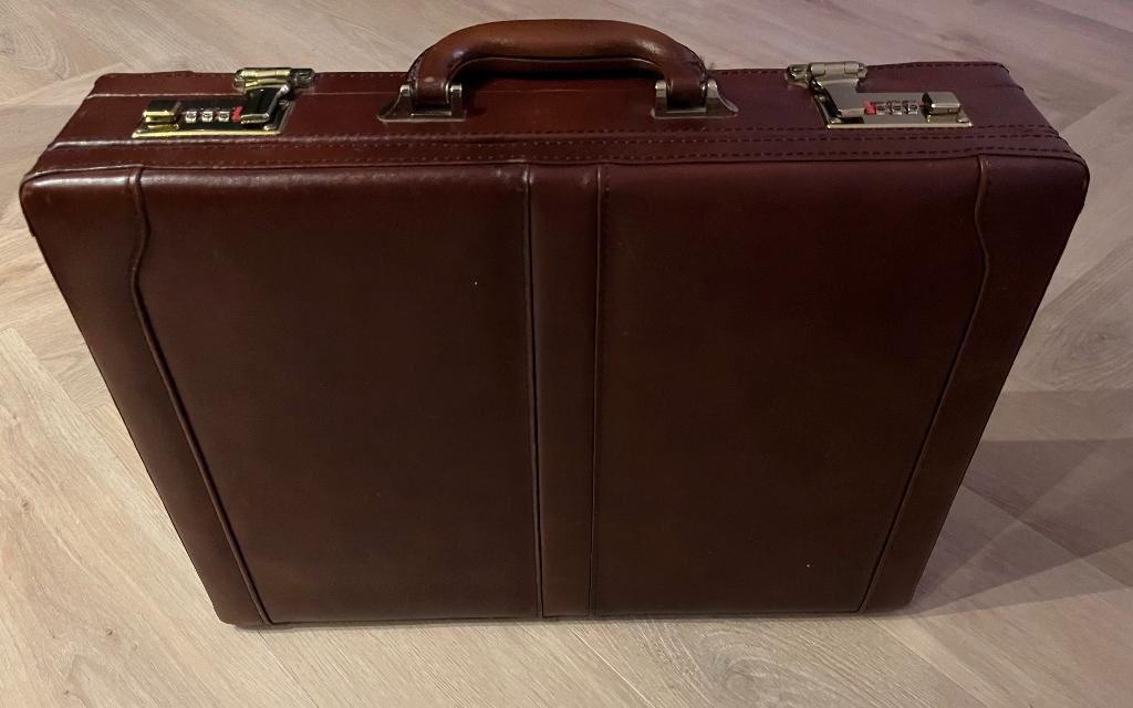 Mooie klassieke aktetas / koffer, Slot, Ophalen of Verzenden, Zo goed als nieuw, Minder dan 35 cm