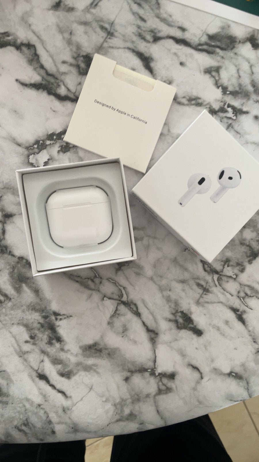 Airpods 4 gloednieuw gesealde