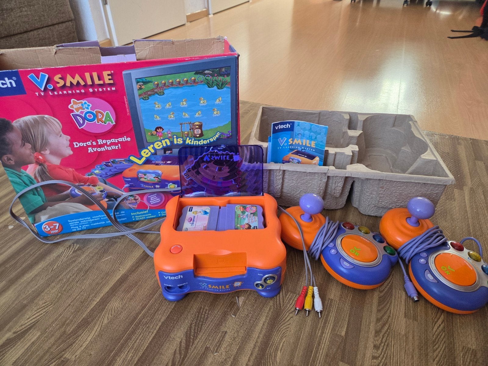 VTech V.Smile TV Learning System met 2 controllers+ 4 games, Spelcomputers en Games, Ophalen of Verzenden, Overige merken, Gebruikt
