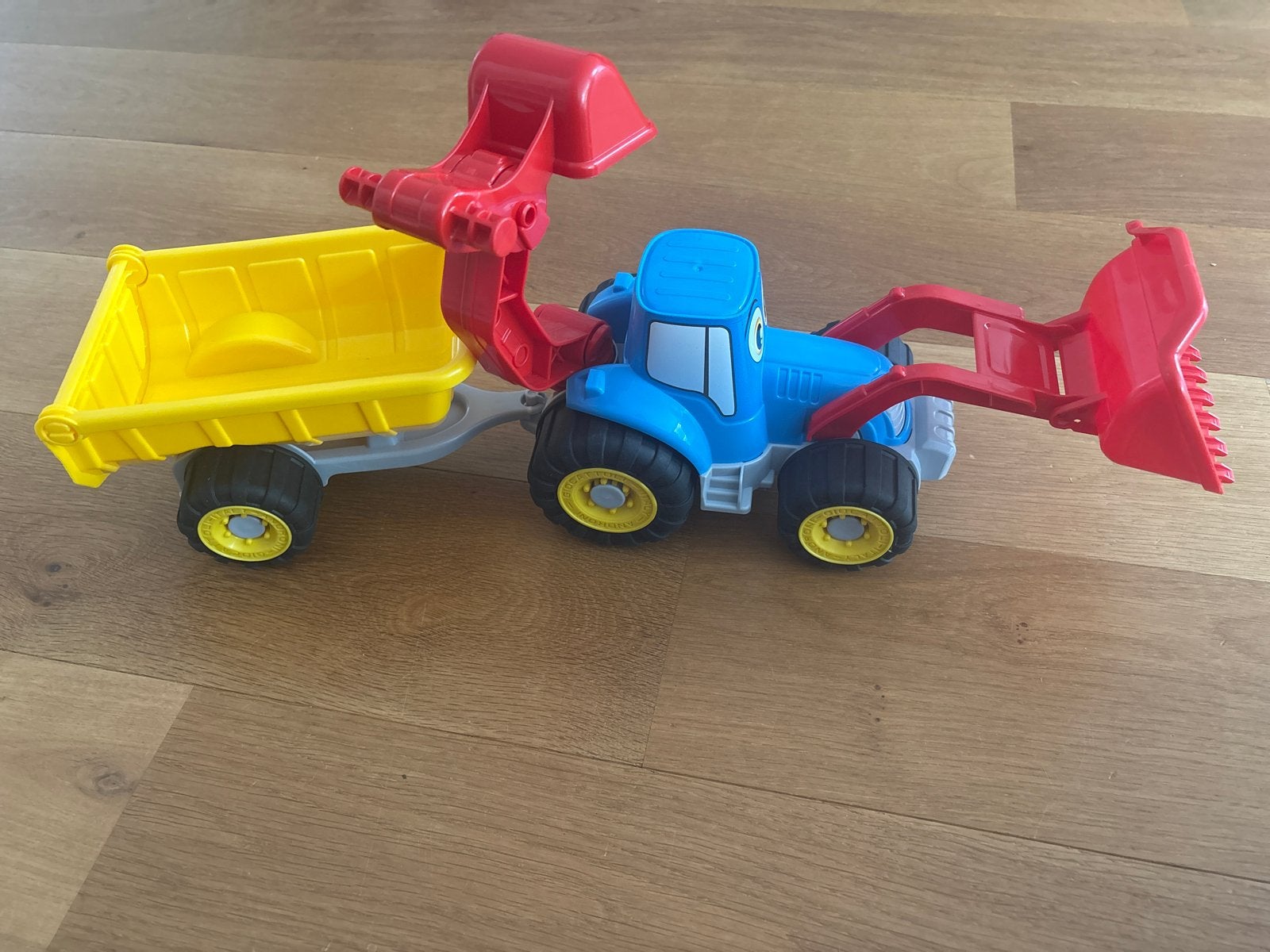 Leuke speelgoed tractor met aanhanger, Ophalen, Gebruikt