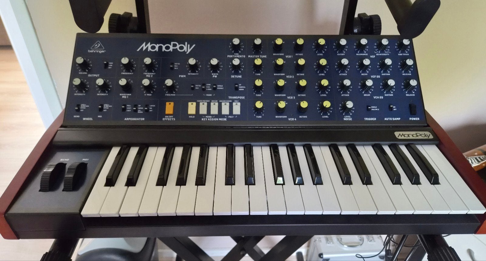 Behringer MonoPoly Synthesizer - Zo goed als nieuw, Overige merken, Zo goed als nieuw, Met midi-aansluiting, Overige aantallen