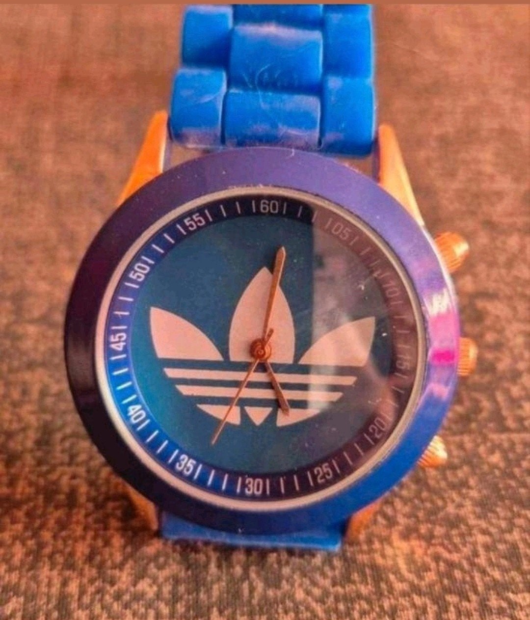 Adidas kinderhorloge blauw - Nieuwe batterij nodig, Sieraden, Tassen en Uiterlijk, Ophalen of Verzenden, Zo goed als nieuw, Blauw