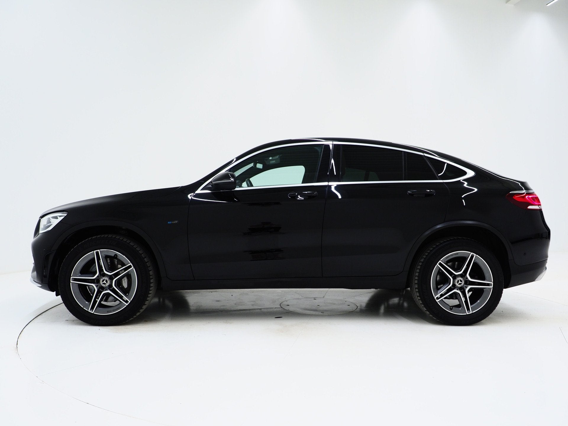 Mercedes-Benz GLC Coupé 300e 4MATIC AMG | Leder/Alcantara |, Auto's, Automaat, 1940 kg, Automatische klimaatregeling, Gebruikt