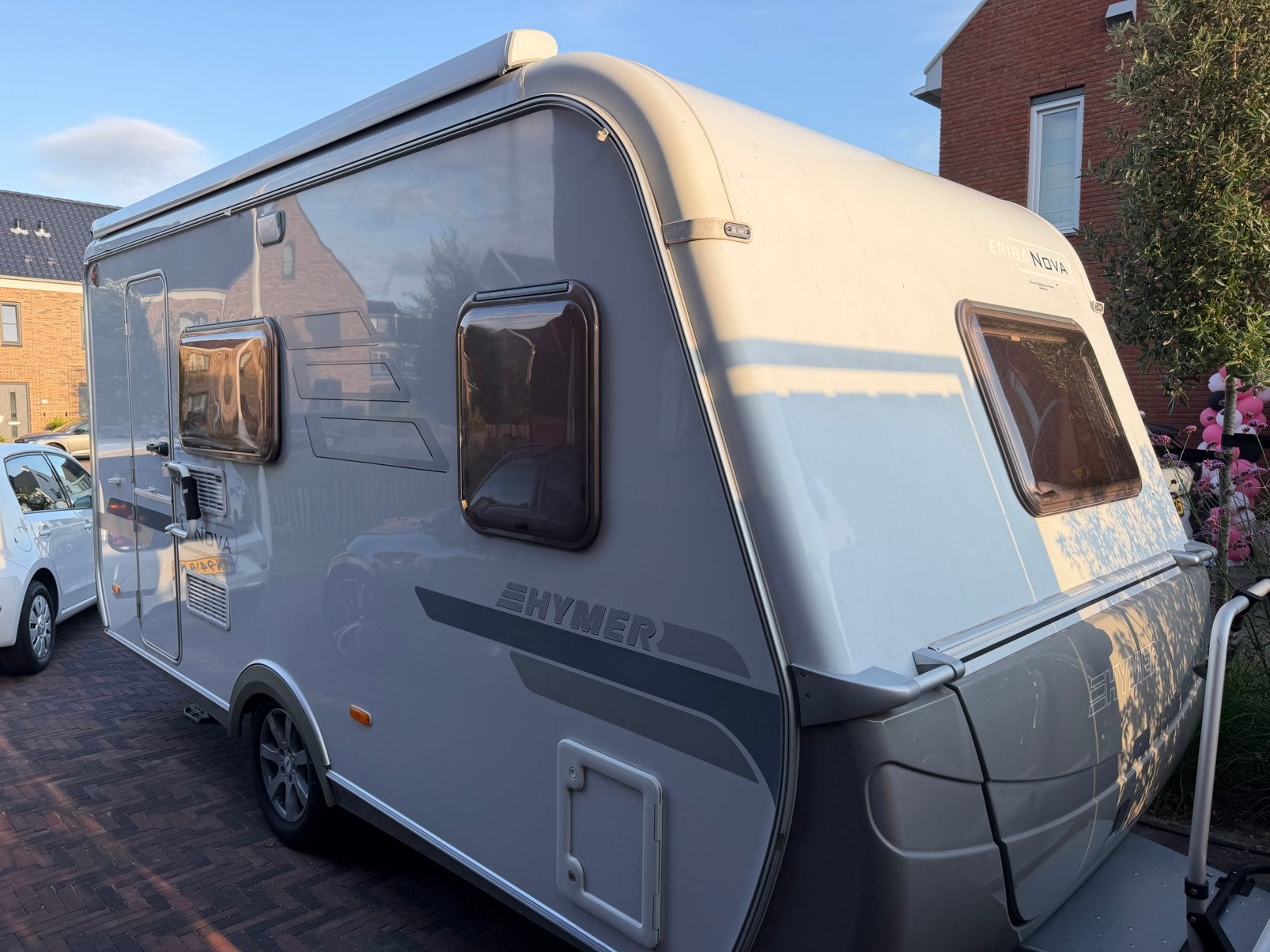 Zeer compleet en moderne Eriba Nova 435 | Mover | BOVAG, Schokbreker, Treinzit, Particulier, 6 tot 7 meter