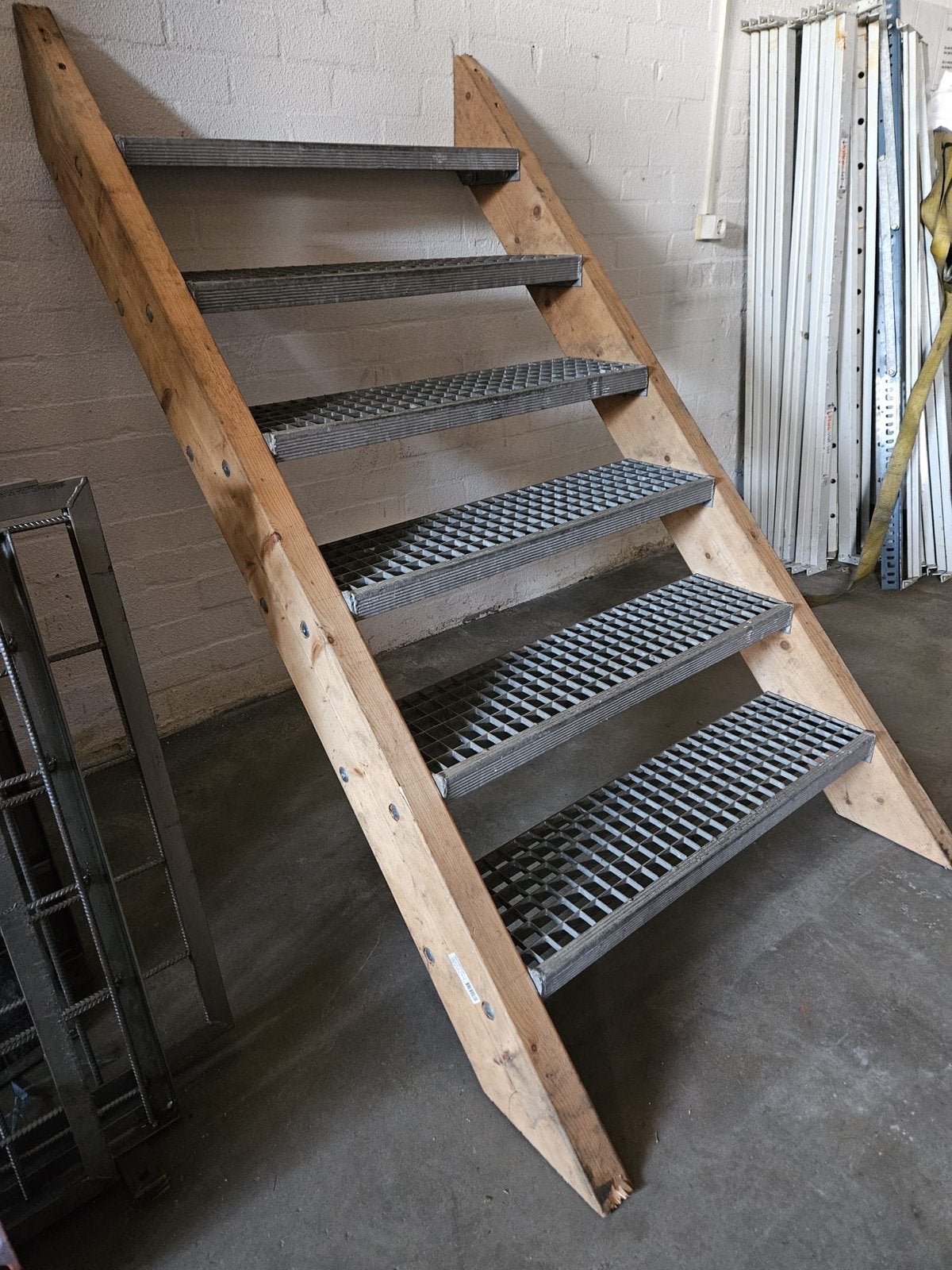 Stalen houten trap voor entresol verdiepingsvloer, Doe-het-zelf en Verbouw, Ophalen, Gebruikt, Trap, Minder dan 2 meter