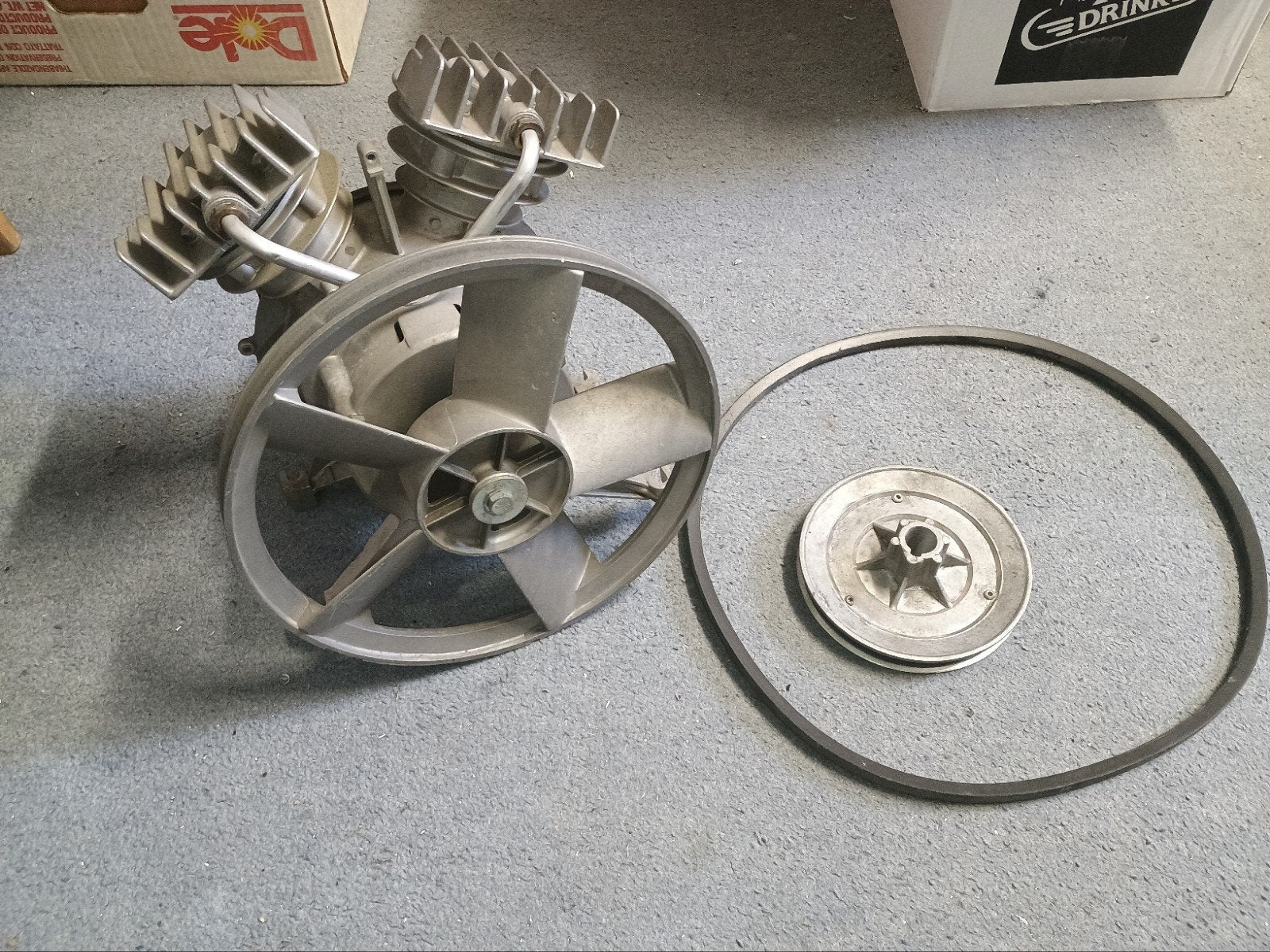 Kinzo 2 cilinder olievrije compressor-pomp, Doe-het-zelf en Verbouw, Ophalen, Gebruikt, Olievrij, 6 tot 10 bar