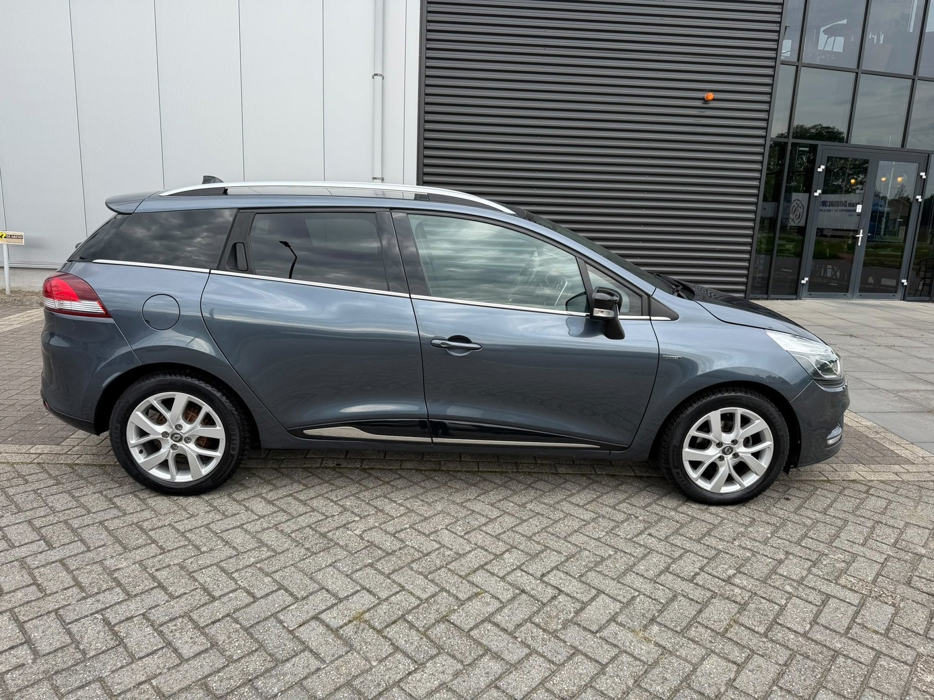Renault Clio Estate 0.9 TCe Limited Navigatie, Airco cruise-, Voorwielaandrijving, 898 cc, Gebruikt, Euro 6