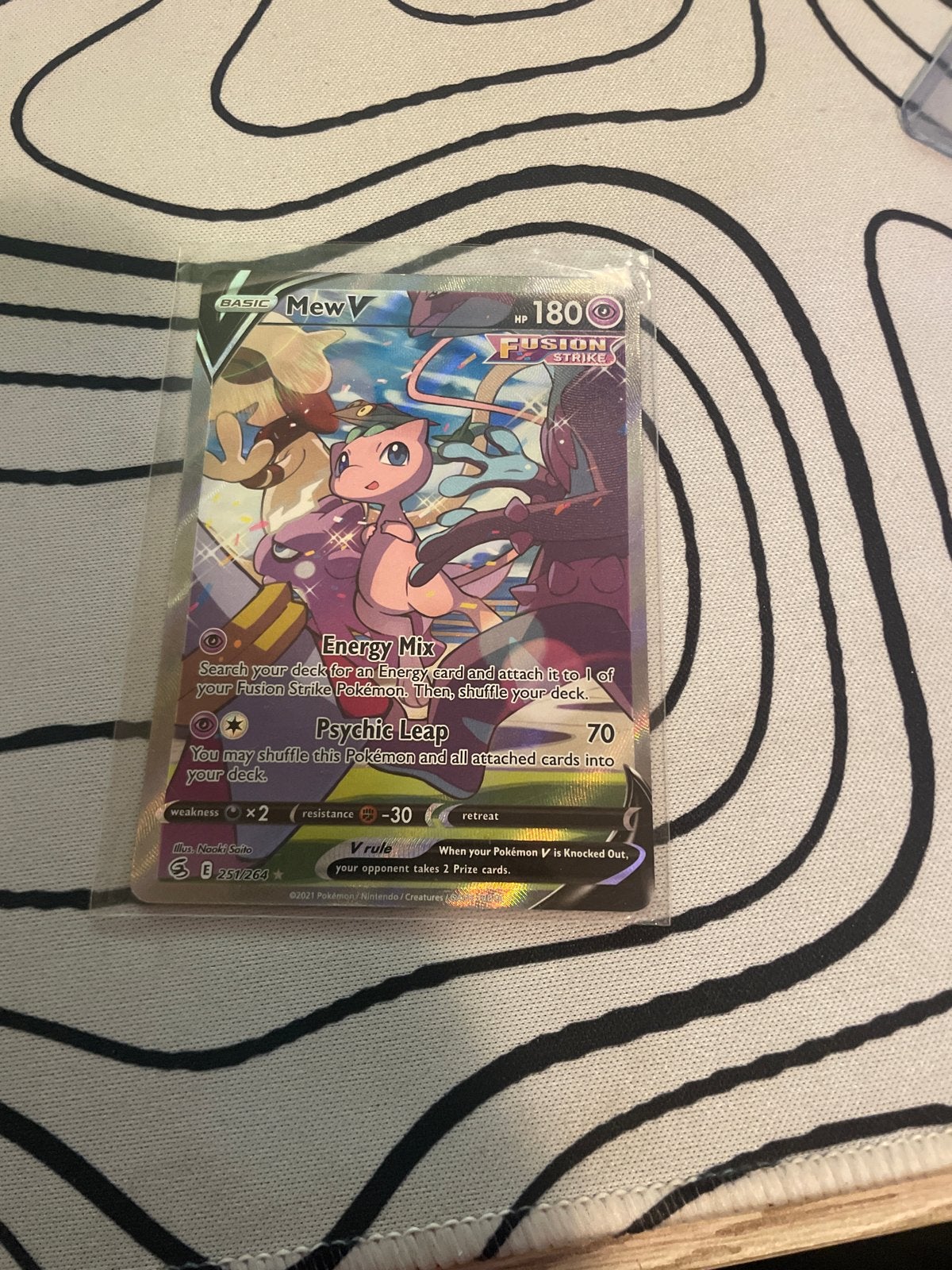 Mew V Fusion Strike Pokémon Kaart (250/264) - Zo goed als ni, Ophalen of Verzenden, Zo goed als nieuw, Losse kaart
